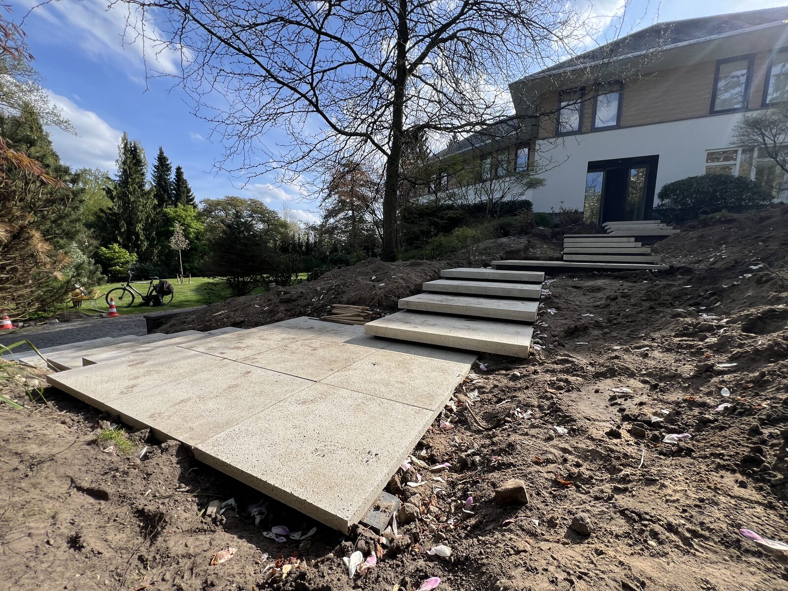 Zwevende traptreden van Schellevis op een stevige fundering