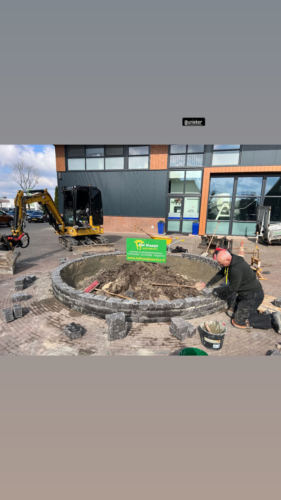 Plantenbak metselen en bestrating aansluiten